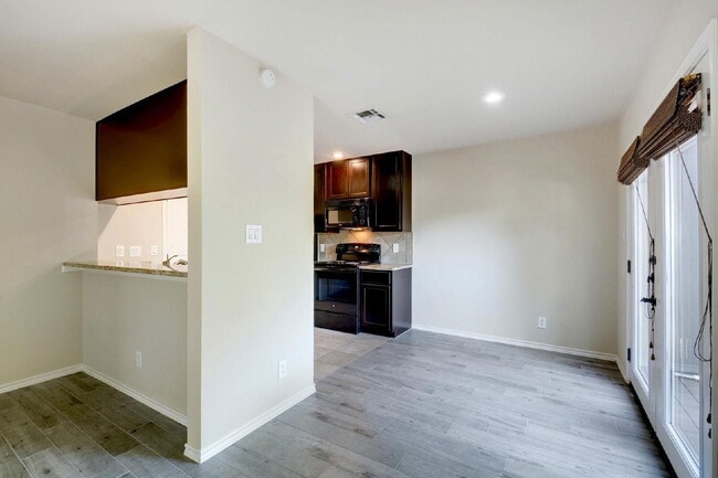 Building Photo - 6700 Cooper Ln