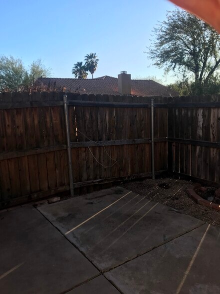Building Photo - 4901 E Kelton Ln