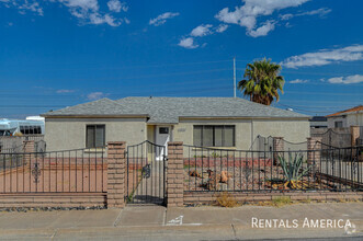 Building Photo - 102 N Cholla St