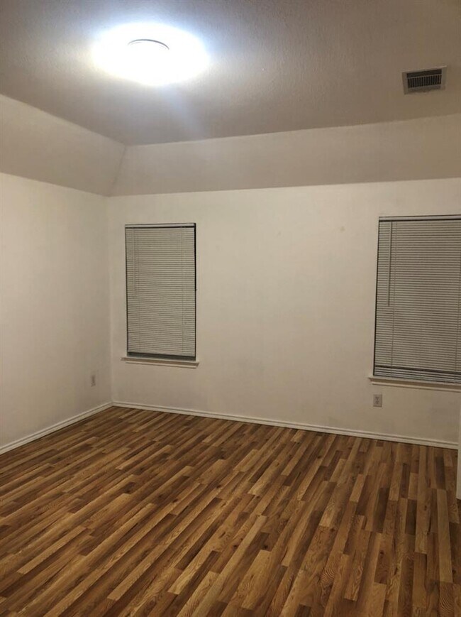 Building Photo - 713 Camino Alto Dr