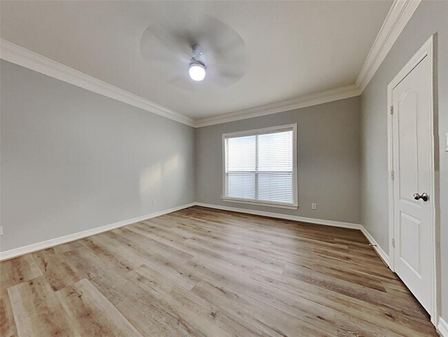 Building Photo - 839 Rosine St