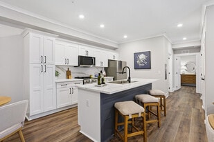 Building Photo - Pointe Grand Abercorn at Savannah
