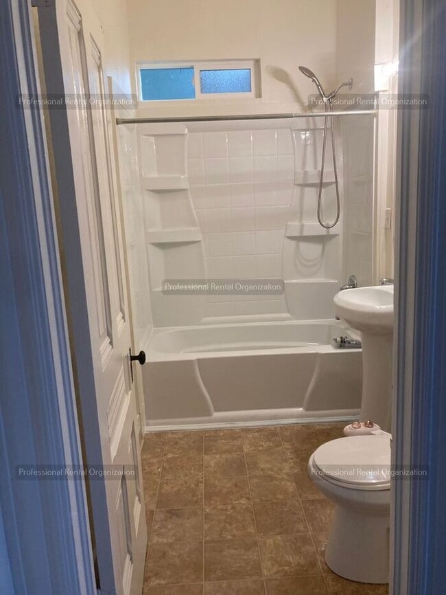 Building Photo - One bedroom Gem in Heart of Quaint, Historic West Petaluma