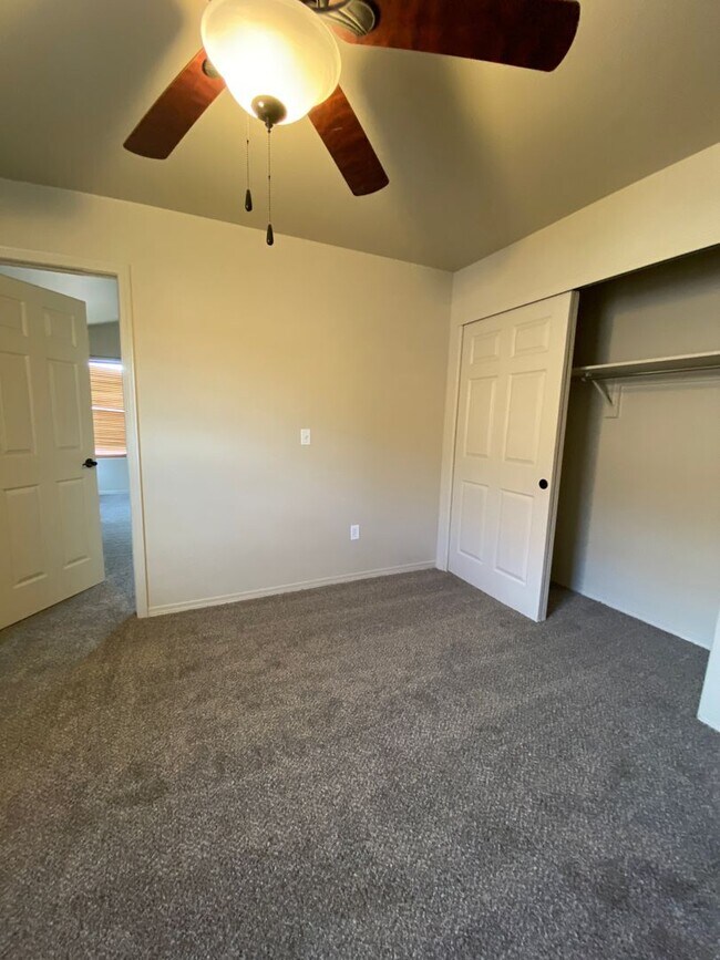 Building Photo - spacious 4 bedroom home in legends west