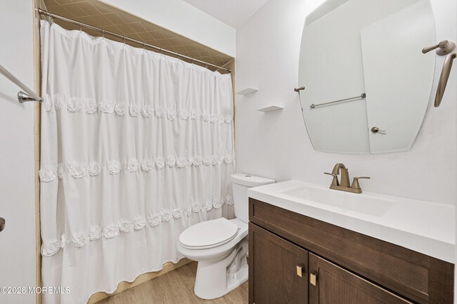 Building Photo - 186 Tulip Ln