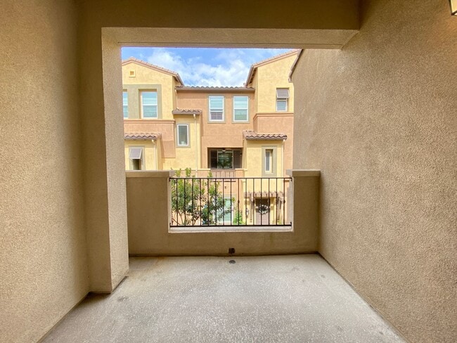 Building Photo - 3 bed, 3.5bath wihtin The Pacific Ridge Community in Oceanside