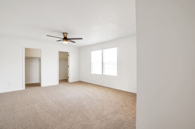 Building Photo - Newly Updated Pet Friendly 3 Bed - 2 Bath ...