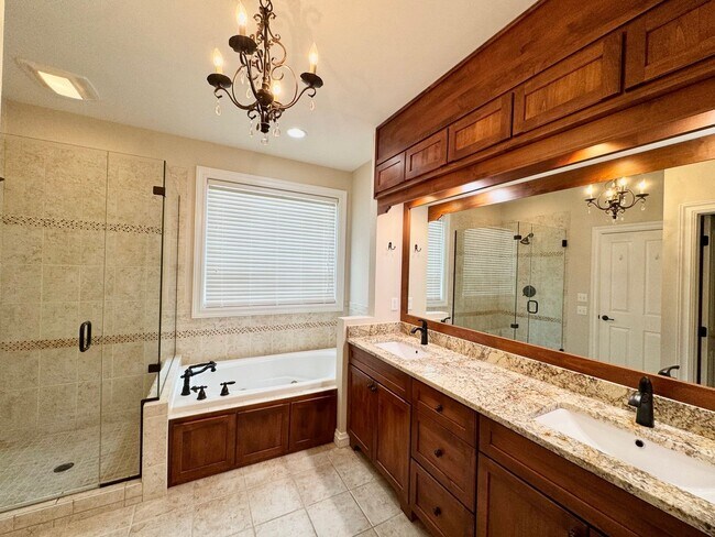 Building Photo - 5 bed/3.5 bath home on Lakeview Golf Resor...