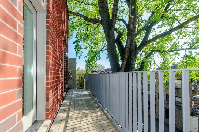 Building Photo - 2812 N Mildred Ave
