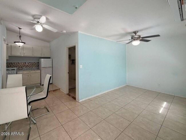 Building Photo - 2923 W Keim Dr