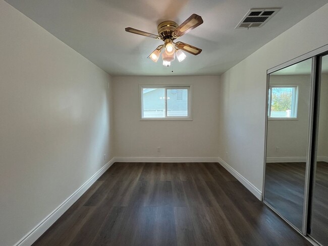 Building Photo - Upgraded West Hills 3+2, READY FOR MOVE-IN!