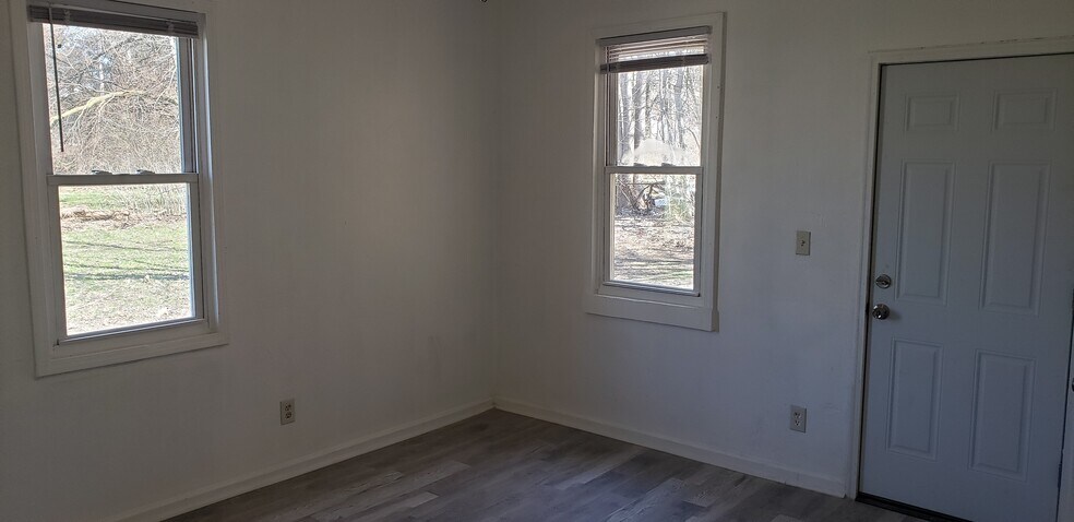 Living room - 3985 E 66th St