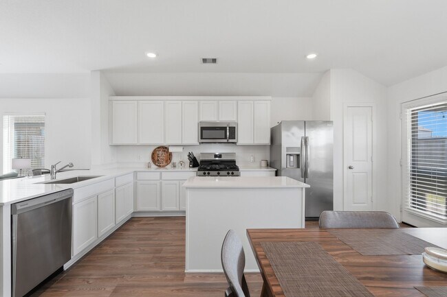 Building Photo - 651 Spring Ashberry Ct