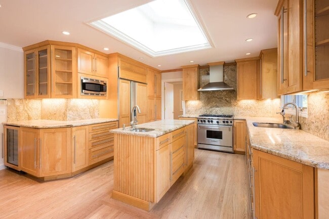 Building Photo - 30 Knightwood Ln
