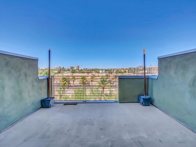 Building Photo - Beautiful Property with Contemporary Flair