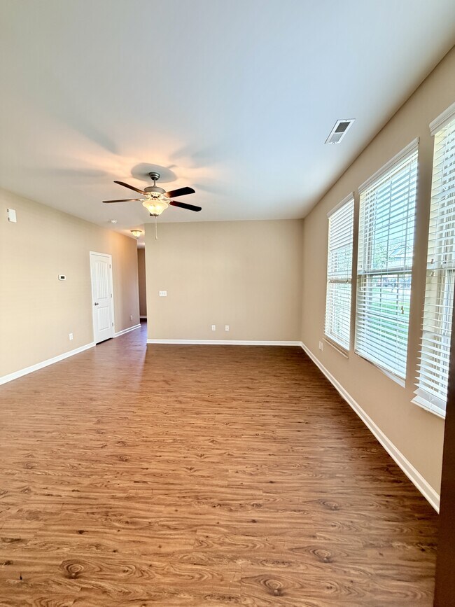 Building Photo - 3719 Landshire View Lane