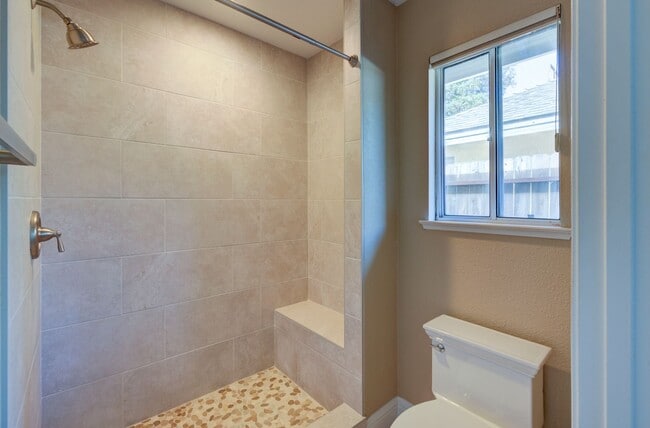 Building Photo - 8241 N Yorktown Dr