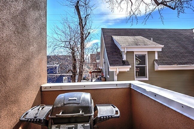 Building Photo - Walk to Pearl Street - Beautiful 1 Bedroom...
