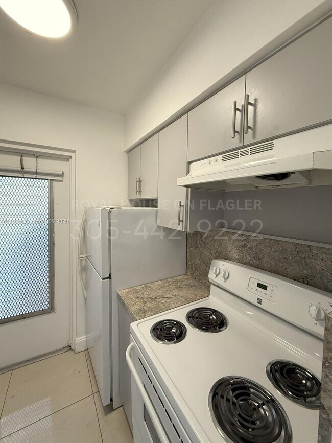 Building Photo - 4410 W Flagler St