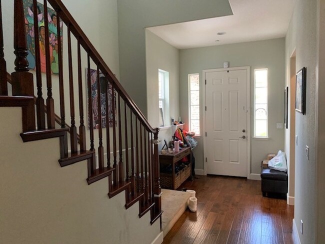 Building Photo - Stunning Five Bedroom Newer Napa Home