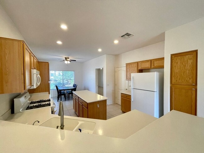 Building Photo - Large 2 Bedroom Home off the Parkway!