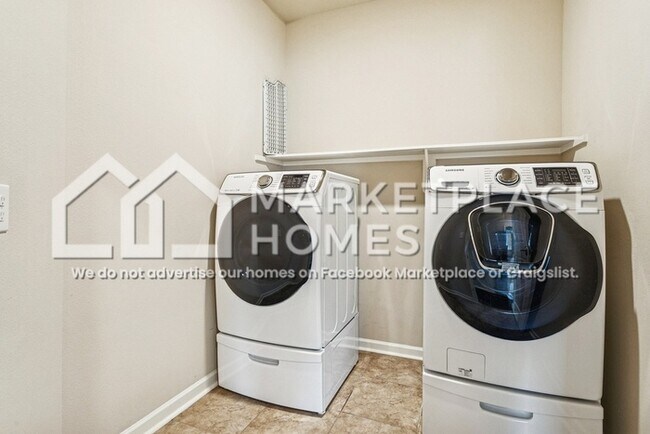 Building Photo - 905 Lakeshore Vlg Pt