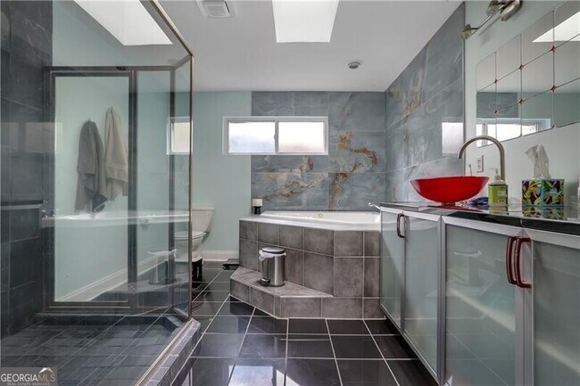 Building Photo - 1984 Mcjenkin Dr NE