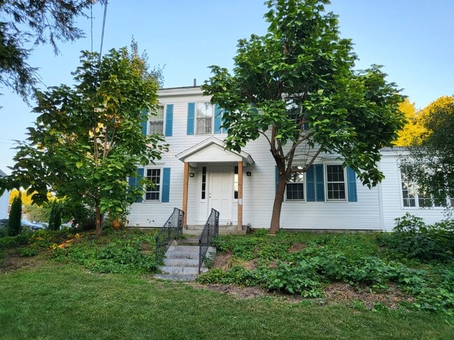 Building Photo - 608 S Pleasant St