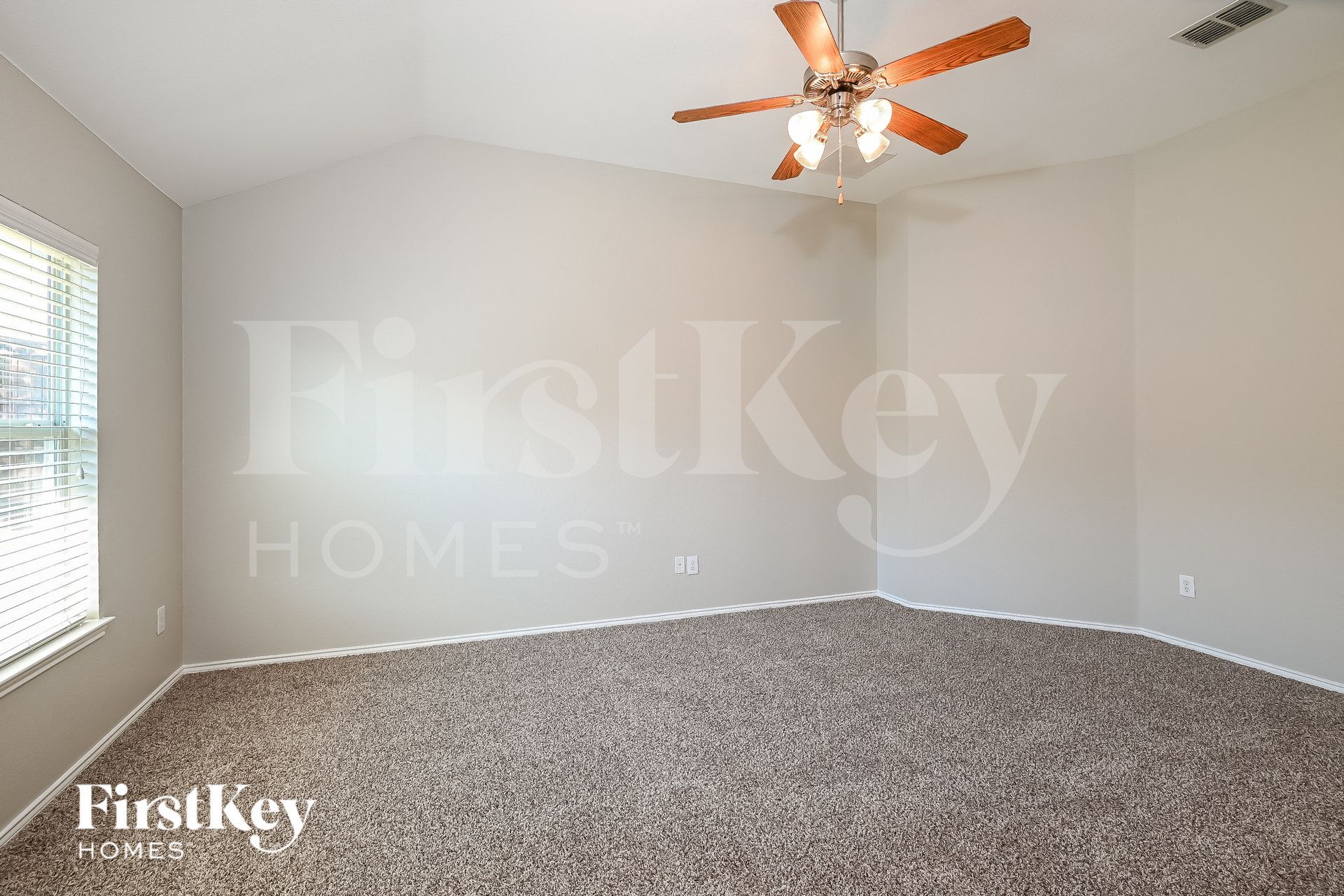 Building Photo - 215 Mulberry Dr