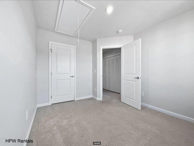 Building Photo - 3-Story End Unit Townhome with 3 Beds, 3 B...