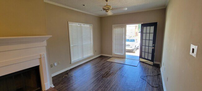 Building Photo - 22 River Run Dr