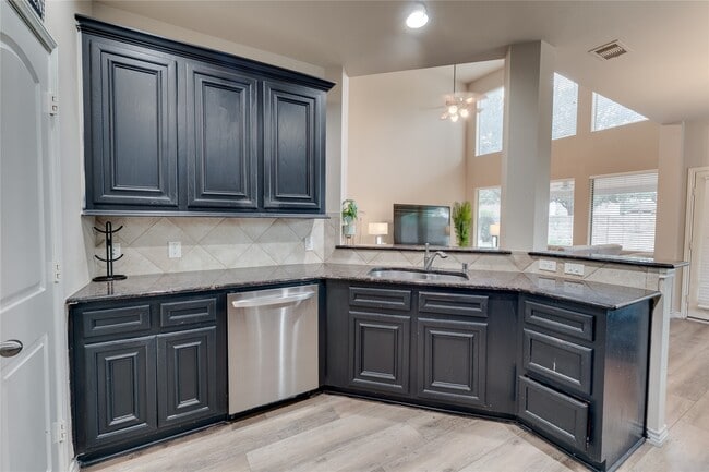 Building Photo - 25806 Palmdale Estate Dr