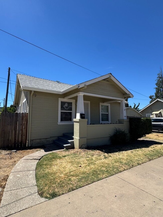 Building Photo - 2 Bed/1 Bath Home Near Downtown Lodi