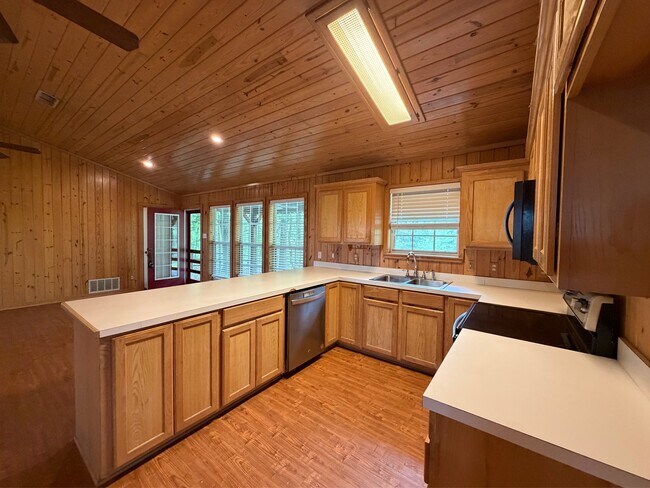 Building Photo - 261 County Rd