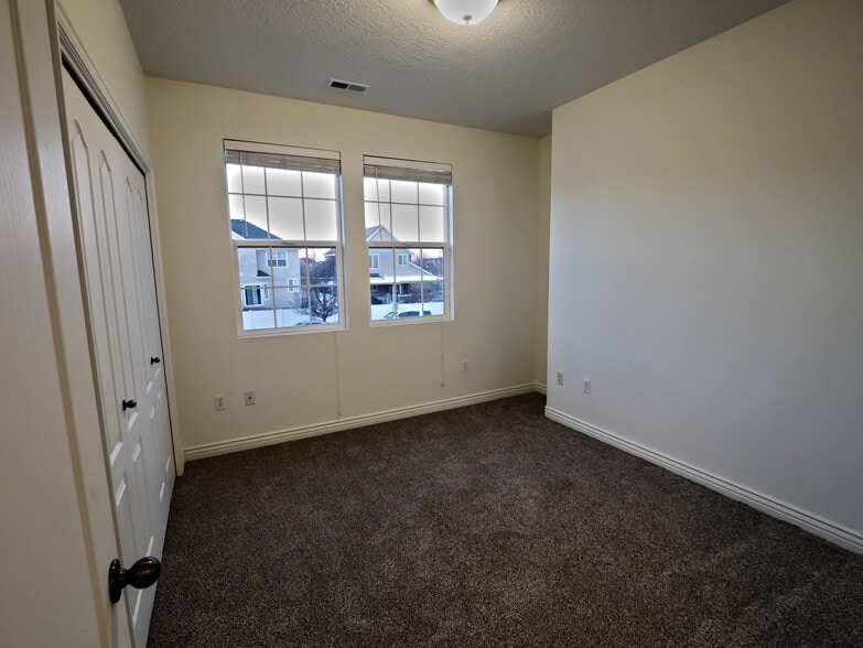 Building Photo - 3953 W Watkins Way