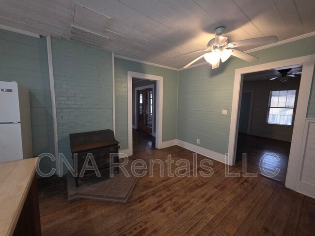 Building Photo - 170 Red Bank Rd