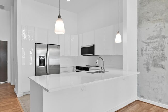 Building Photo - 300 S Australian Ave