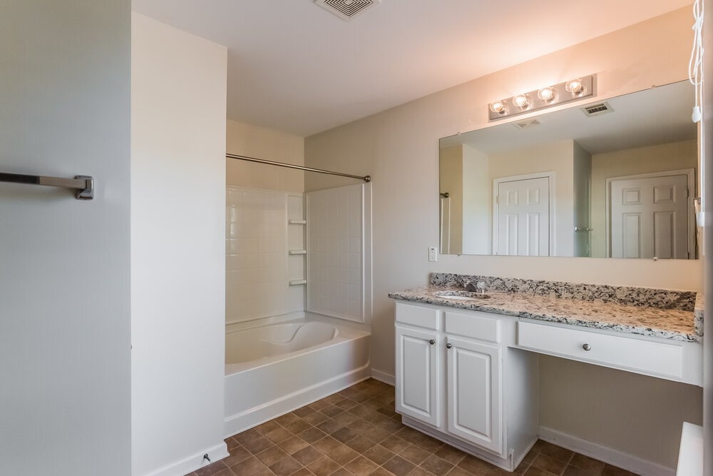 Building Photo - 2740 Mayfair Dr