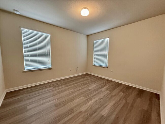 Building Photo - 11112 Dawes Pl