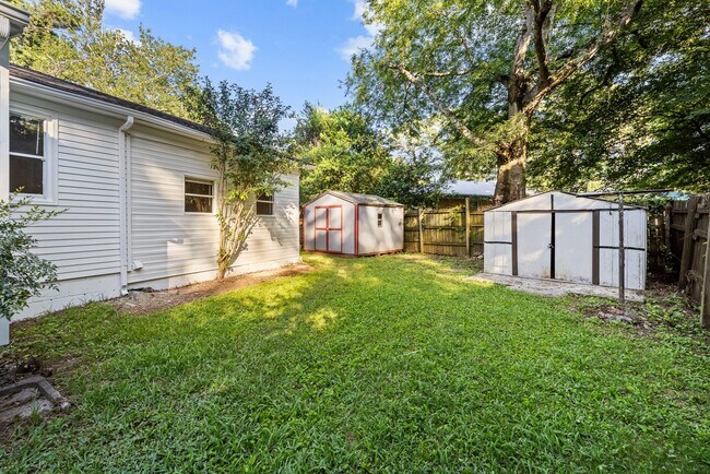 Building Photo - Charming 3 Bedroom, 2 Bathroom house