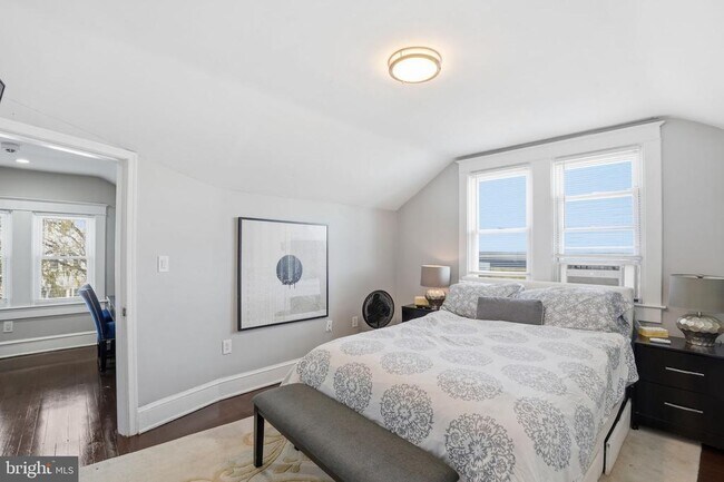 Building Photo - 1341 Franklin St NE