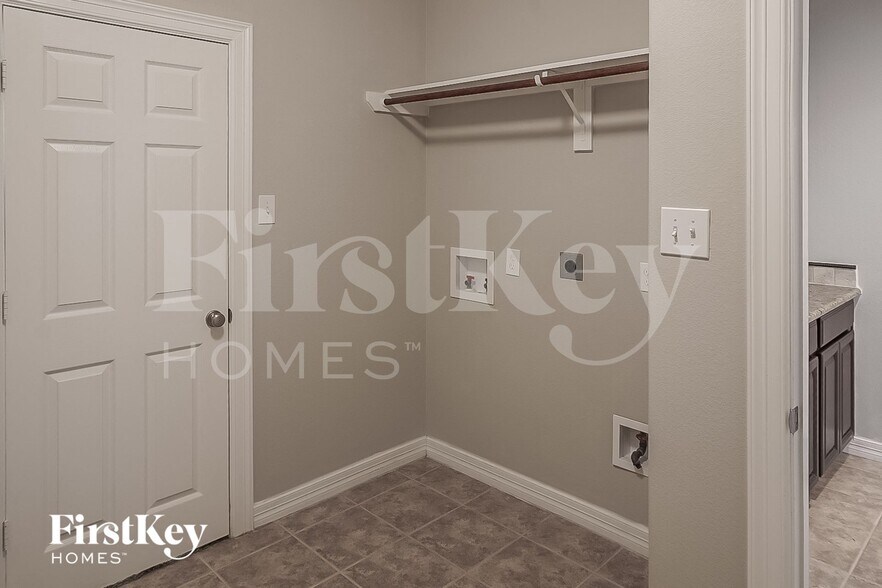 Building Photo - 27727 Halls Farms Ln