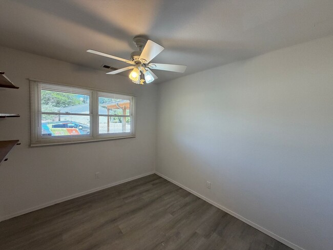 Building Photo - 2,800Sq Foot, 5 Bedroom Single Story Home Available Near Eubank Blvd NE & Copper Ave NE!