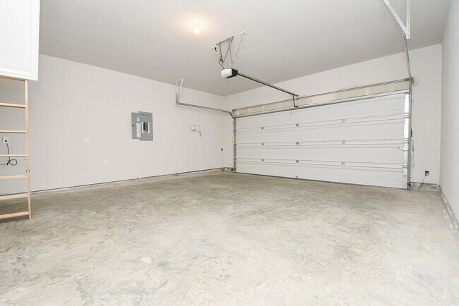 Building Photo - 16493 Moss Ln