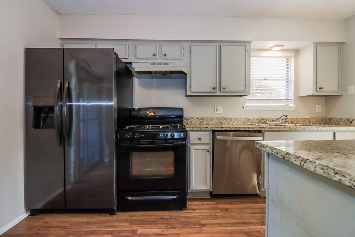 Building Photo - 11750 Murr Way
