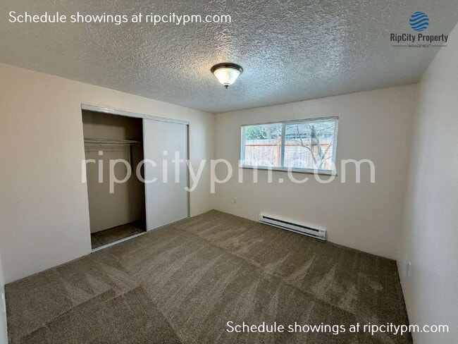 Building Photo - 11837 SE Gladstone St