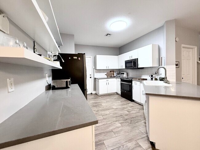 Building Photo - 9138 Villa Palma Ln