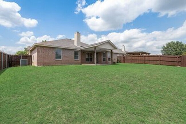 Building Photo - Beautiful newly redone single story home i...