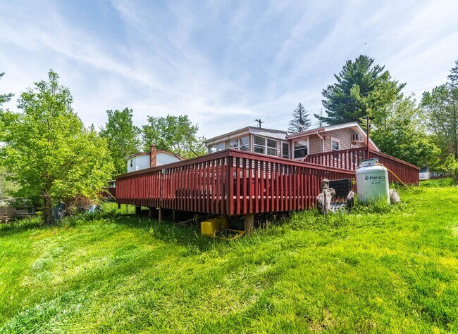 Building Photo - 9 Shirley Dr