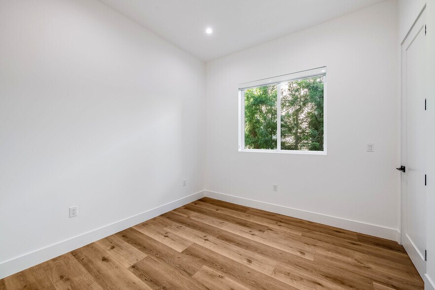 Building Photo - 5044 Laurel Canyon Blvd
